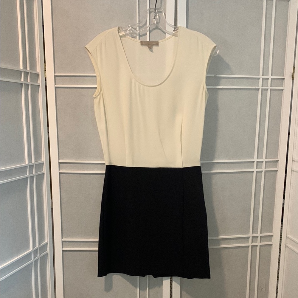 Banana Republic Elegant Black and Cream Capsleeve color block mini Dress 4P